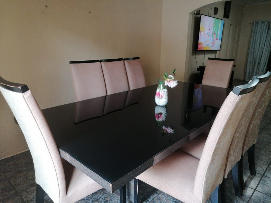 6 Bedroom Property for Sale in Geelhoutpark North West